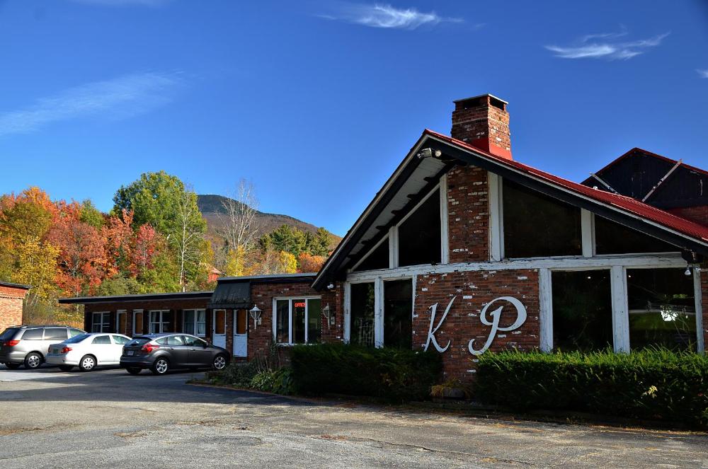 King Room at Killington Pico Motor Inn, photo 3